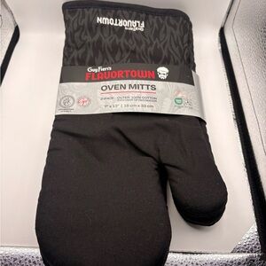 Guy Fieri's Flavortown Oven Mitts 2-Pack Flame Black Cotton 7"x13" Heat Resista…
